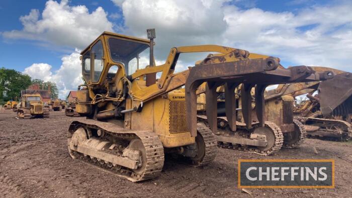 CATERPILLAR 951A LOADING SHOVEL Fitted with root rake. Serial No. 65K648