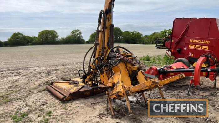 Turner hedge/verge cutter, rear bracket mounted