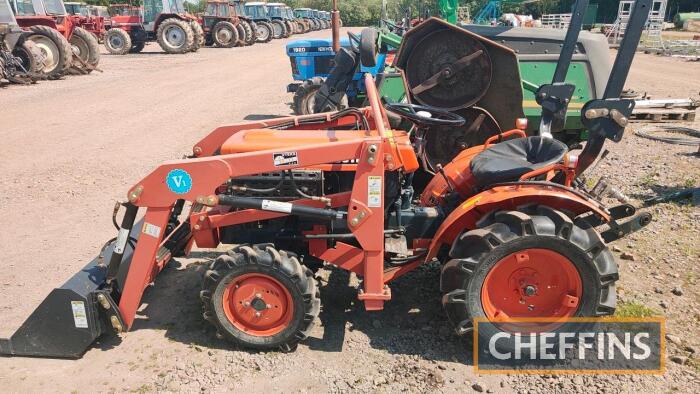 Kubota B7000D Compact Tractor c/w front loader & bucket, Ag tyres, rear spool valves