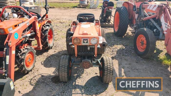 Kubota B5100 4wd Compact Tractor on grass tyres