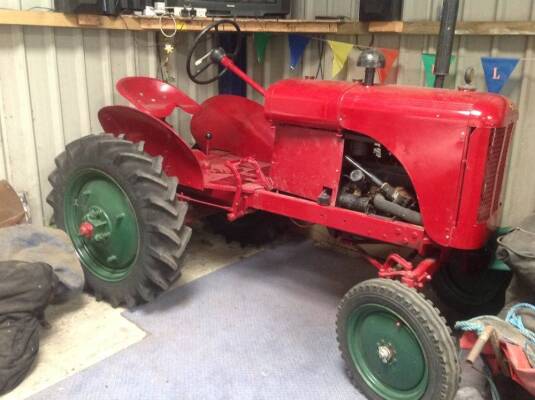 C.1950 BMB President 4cylinder petrol/paraffin TRACTOR Serial No. 284129 Supplied new by Appleyard of Leeds, it is reported that the engine turns over but does not run and some re-fettling will be required