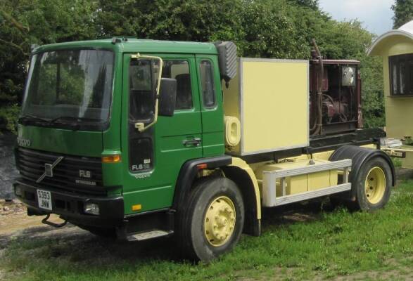 1999 Volvo FL6/18 Ballast Tractor Reg. No. S393 JNW Chassis No. YV2E4C4A7XB215698 An ex Carlsberg Brewery flatbed that has been converted to a ballast tractor and is kitted out with a late 1930s 240v generator in working order. With just 111,000 recorded