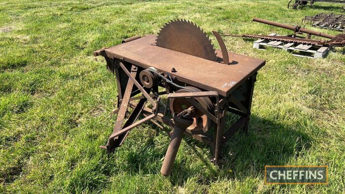 Mounted PTO driven saw bench