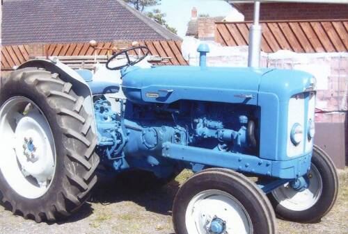 1964 FORDSON Super Major 4 cylinder diesel tractor Reg. No. 886 UDE Serial No. L974443 A well presented example