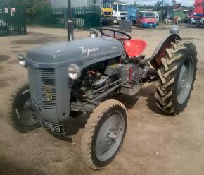 1955 FERGUSON TED20 4 cylinder petrol/paraffin TRACTOR Reg. No. UUG 508 Serial No. TED431952 Fitted with a Howard reduction gearbox and described as being in good condition