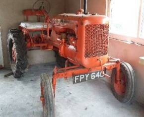 1949 ALLIS CHALMERS B petrol TRACTOR REG. No. FBY 640 (expired) Serial No. EB87322 Stated to have been converted to run on petrol only although unused for the last 10 years, in good original condition and running, driving order