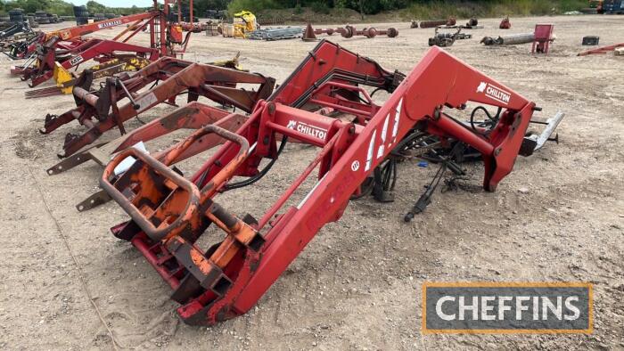 Chilton MX 40.85 Loader c/w Same silver 4cyl. brackets, bolts, centre supports, joystick with electric switch over