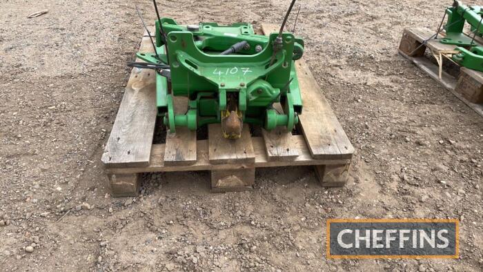 John Deere Hitch UNRESERVED LOT