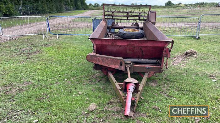 International S125 muck spreader