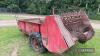 International S125 muck spreader - 7