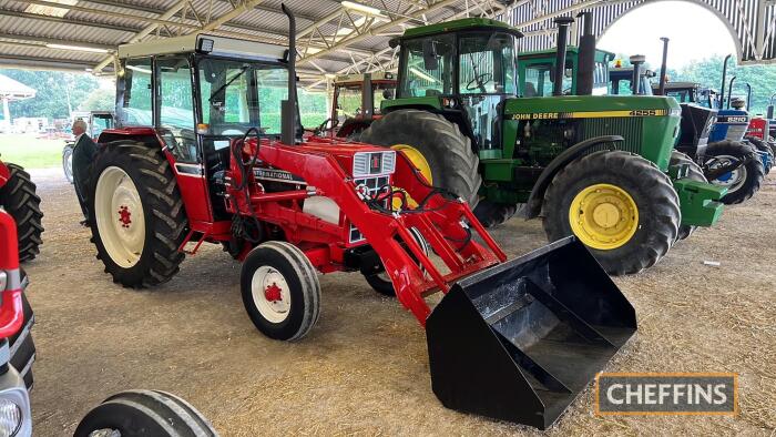 1978 INTERNATIONAL 784 4cylinder diesel TRACTOR Reg. No. EUB 969T Serial No. 3999 Fitted with 978 loader and bucket. Stated to have been restored in 2020 and has been put to work on hay making duties once a year since then. On 13.6-38 rear and 7.50-16