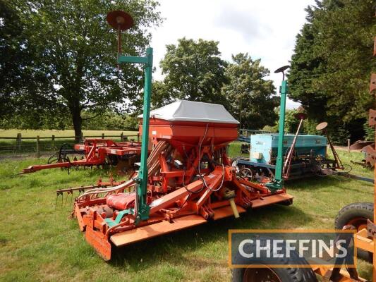 Accord Pneumatic DA drill with tamline markers mounted to 1997 Kuhn HR4002D power harrow with packer roller and bout markers, 4m Serial No. 023718/971596