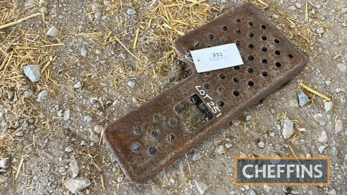 Fordson Super Major foot plate