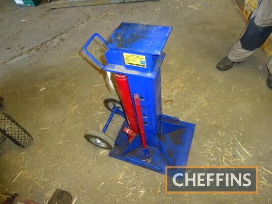 Sprayer Jack HCJ8T 8000kg jack suitable for Househam sprayer