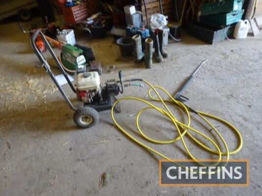 Pressure washer with Honda GX200 6.5hp engine and lance