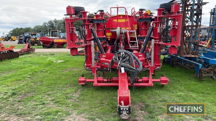 Vaderstad Rapid A 600S Hydraulic Folding Seed Drill c/w Rapid Lift RL600 6.00m 6 legged tool bar, also supplied with original draw bar from local estate farm. 19,958ha. Control box & manuals in office