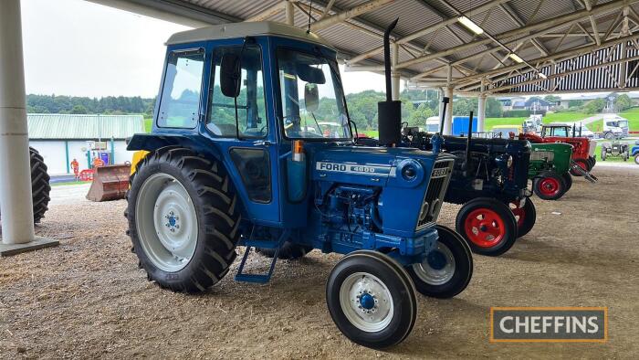 1976 FORD 4600 3cylinder diesel TRACTOR Reg. No. VVY 822R Serial No. 969748 Fitted with a Q cab. The vendor reports one of the hydraulics levers needs attention but the tractor is in very good overall condition