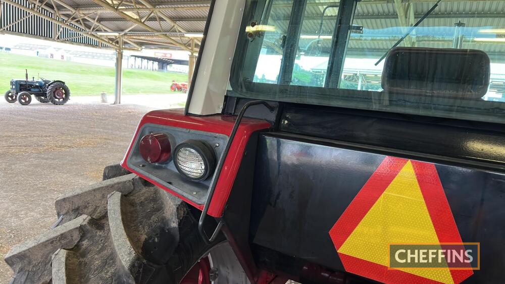 1982 INTERNATIONAL 3588 'Snoopy' 6cylinder diesel TRACTOR