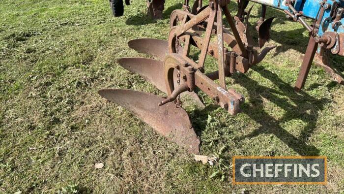 Massey Ferguson 3furrow Plough