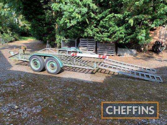 Low loader trailer with ramps, winch and removeable light board