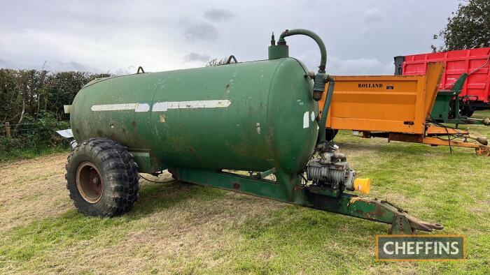 1995 Fraser FV7000 single axle c.1,500gal slurry tanker (green) Serial No. 1664