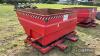 Hydraulic tipping skip