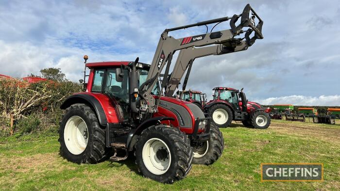 2011 VALTRA N142V 4wd TRACTOR Fitted with MX-U 10.4 loader Reg. No. YX61 EBJ Serial No. X41135 Hours: 7,045