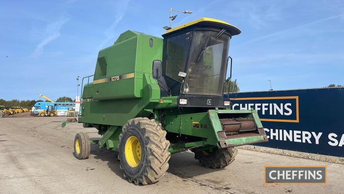 John Deere 1075 Combine Harvester c/w straw chopper