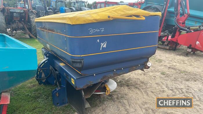 2005 KRM M2 Fertiliser Spreader c/w hydraulic shut off, inc spare veins in office