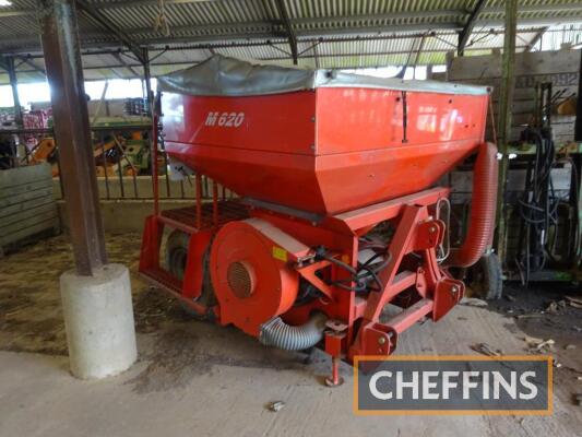 Kuhn Venta TF702 front mounted hopper with tyre press, control box.