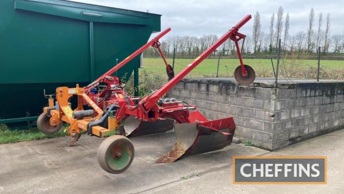 2017 Grimme BF200 mounted single bed former with auto reset bodies, mounted on 2012 Simba ST Bar 30 2leg auto reset toolbar Bed former Serial No. 91000818 Toolbar Serial No. 5030001353