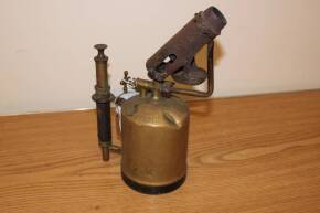 B.A Jorth & Co Stockholm stationary engine hot bulb engine starting blow lamp