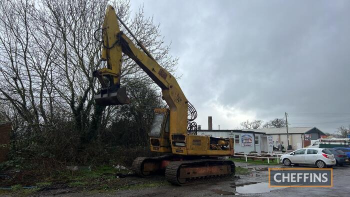 JCB 8D metal tracked EXCAVATOR Fitted with a ditching bucket. Serial No. 72886 Hours: 8,938 To be viewed and collected from : Two Shires Park, WR11 7PY