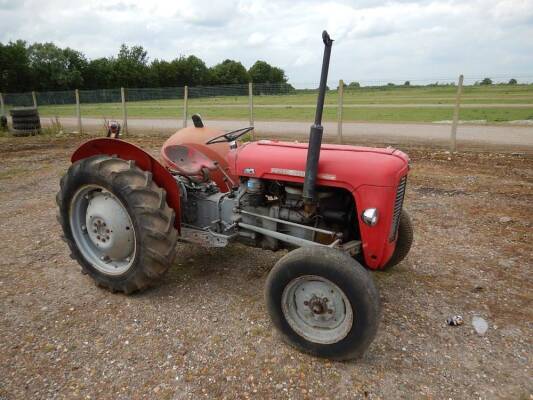 MASSEY FERGUSON 35 4cylinder diesel TRACTOR Fitted with a TE-20 drawbar and piped for log splitter