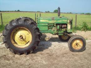 1958 JOHN DEERE 420 Rowcrop 2cylinder petrol TRACTOR Serial No. 100813 Fitted with electric start, rear linkage, lights, drawbar and 'rice' tyres. Reported to run