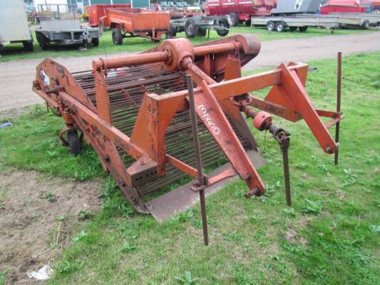 Johnsons Twin Row Semi-Mounted Potato Lifter UNRESERVED LOT. Reserve: £0