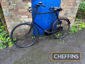 c.1914 Sunbeam gents 3 speed, high frame bicycle c/w lighting and Brooks saddle, in fine order t/w a qty of spares