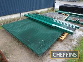 4 panels, 8ft x 2.5m. T/w 8x8ft gates and posts