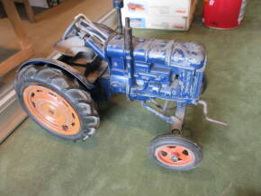 Chad Valley Fordson E27N model tractor