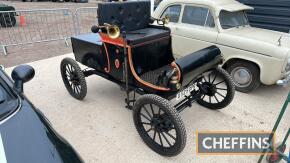 2005 LES MOBILE STEAM CAR Reg. No. Q525 GPR Chassis No. SABTVR03715181004 Boiler Certificate: Valid to Sept 2024 A steam replica of a 1904 Oldsmobile. This Cornish built Les Mobile is powered by a kerosene vertical tube boiler, running at c.165psi and