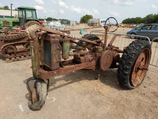 JOHN DEERE Model B petrol TRACTOR For spares or repair