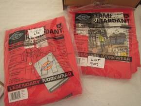 Red flame retardent boiler suits (XL) (2)