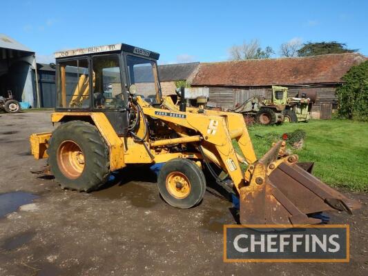 1982 JOHN DEERE 410 diesel BACK HOE DIGGER LOADER Reg No. NVP 781X Serial No. 418197 Fitted with front loader, 4in1 bucket, back actor and buckets