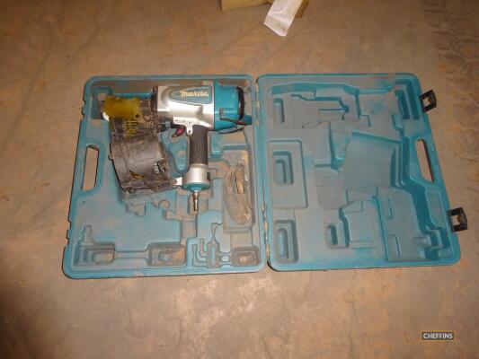 Makita air operated nail gun (cased) t/w Qty. 2.80mmx70mm nails