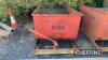 Tong 1tonne tine mounted tip skip - 2