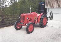 1952 DAVID BROWN Cropmaster 4cylinder diesel TRACTOR Reg. No. PMA 688 Serial No. PD16205 Fitted with rear wheel weights and lights on 12.4-28 rear wheels and tyres. Refurbished six years ago this very well presented Cropmaster has won various awards. V5C 