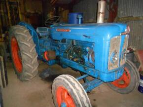 1963 FORDSON Super Major 4cylinder diesel TRACTOR Engine No. 08C960684 Fitted with side belt pulley, operational PTO and hydraulics. Used for grass topping in recent years