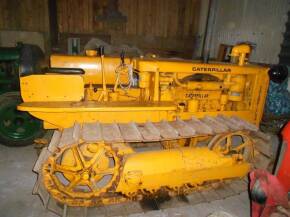 c.1940s CATERPILLAR D2 4cylinder diesel CRAWLER TRACTOR Engine No. 255974 Owned by the vendors family for 50 years, this D2 underwent a restoration in 1983 and has been used for mainly match ploughing. Fitted with a petrol donkey engine, 50ins tracks, dyn