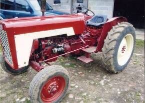 1967 INTERNATIONAL 434 4cylinder diesel TRACTOR Serial No. B15602 Engine rebuilt to include valves, pistons, liners, crankshafts reground, crank seals, new clutch plate, thrust bearing, new engine oil pump and hydraulic pump sourced, hydraulic top box, ne