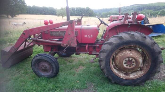 1963 INTERNATIONAL B414 4cylinder diesel TRACTOR Reg. No. 60 KDT (expired) Serial No. 20632 Stated to have original body work and fitted with new steering rack, new clutch, new lights, manual loader system and fully serviced